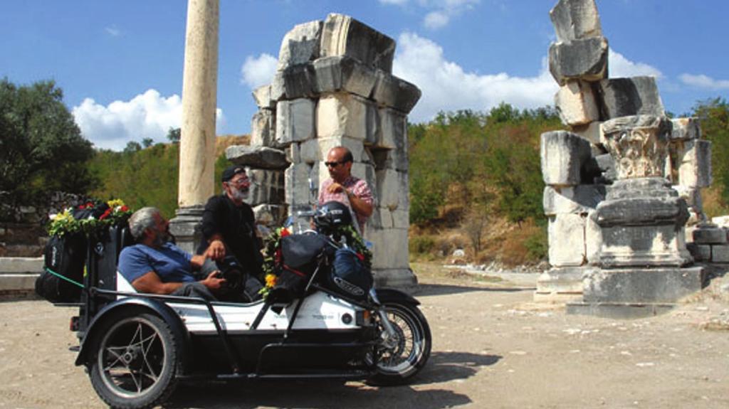 4 ARALIK 2012 Engelli bir yolculuğa çıkmanın bedeli Belgeselin yönetmeni Erün belgeselini şöyle anlatıyor: Kendinizi bir yolculuğa çıkmaya hazırlanırken düşünün.