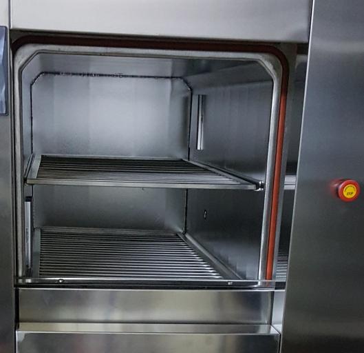 STERİLİZATÖRLER AUTOCLAVE Buharlı Sterilizatör ÇİFT KAYAR KAPAKLI Dış Gövde ve Karkas Sterilizatörlerin dış gövdesi ve karkası304 kalite paslanmaz çelik malzemeden üre lmektedir.