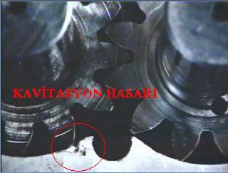 Resim 1.1: Kavitasyon hasarı Maksimum motor hızlarında; HP pompa çıkıģındaki yakıt basıncı yaklaģık 900 PSI a çıkar.