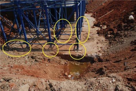 İMO 44. Dönem Çalışma Raporu Kalıp iskelesinin zemine sabitlenmesi gereken düşey taşıyıcı dikmelerin alt ucu: Kalıp iskelelerinin kurulumu Viyadük ayakları temel betonu üzerine yapılmıştır.