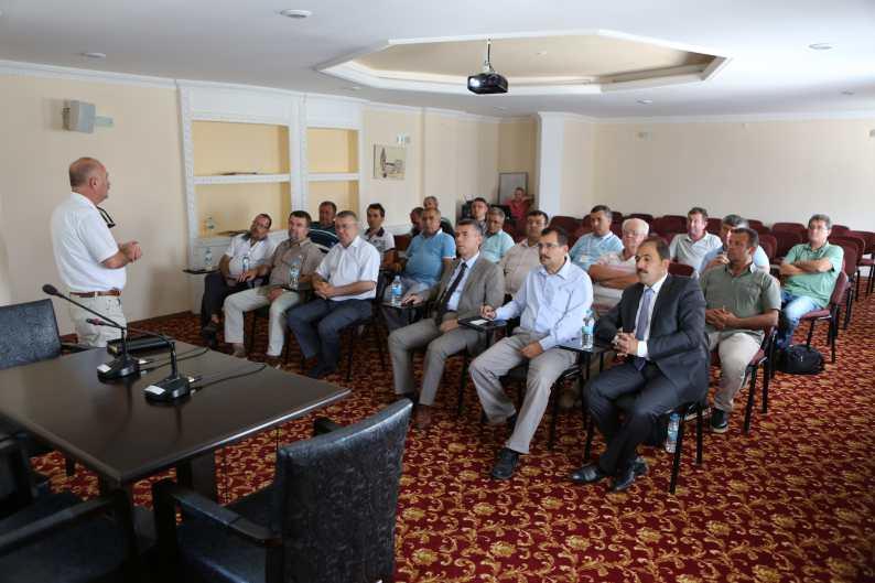 Afrodit termal Otel binasında gerçekleş rilen bilgilendirme toplan sına Edremit Kaymakamı Ali Sırmalı, Edremit Belediye