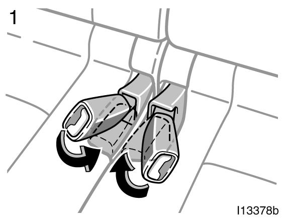 Bölüm 1-3 Emniyet Sistemleri Ýkinci koltuðun katlanmasý KOLTUÐU KATLAMADAN ÖNCE 1. Emniyet kemerlerini resimde gösterilen þekilde yuvalarýna yerleþtiriniz.