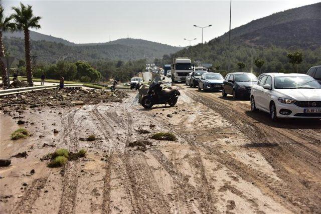 okuyucuları için imzaladı.