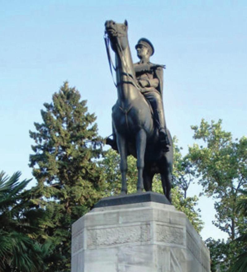 Atatürk Anıtı / Bursa Canonica tarafından uygulanan bu anıtlardan biri Etnoğrafya Müzesi önünde yer alan Atlı Atatürk Anıtı, diğeri ise Zafer Meydanında bulunan Mareşal Üniformalı Atatürk Anıtı' dır.