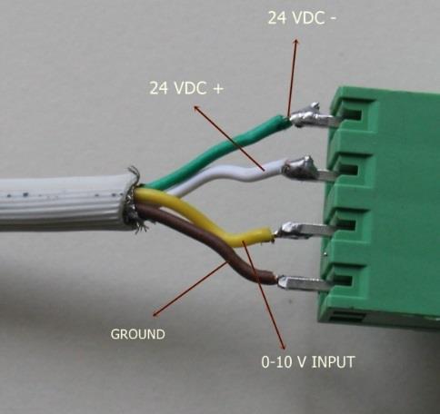 Nem sensörü ile bağlantı sol üst tarafta gözüken soket ile yapılır.