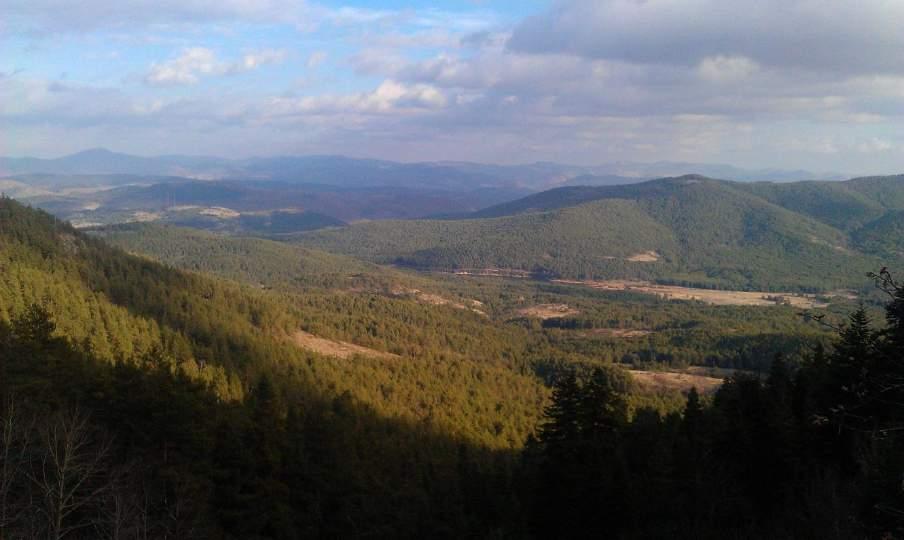 Topografik ve jeomorfolojik yapı Tabiat Parkında yükseklik 1360 m. ile 1515 m. arasında değişmektedir. Bölgede genellikle parçalı yüzeyler bulunmaktadır.