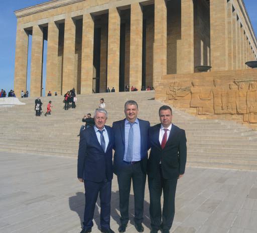 Dönem Akreditasyon Sertifika Töreni öncesinde Anıtkabir i ziyaret etmişlerdir.