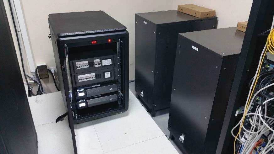 2000-G Serisi 10kVA Rack/Tower UPS (2 adet), 16U Rack Kabin içinde 4x20 x 40 Ah /