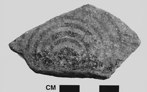 Res. 3 Protogeometrik seramik parçası Fig. 3 Proto-geometric potshard b.