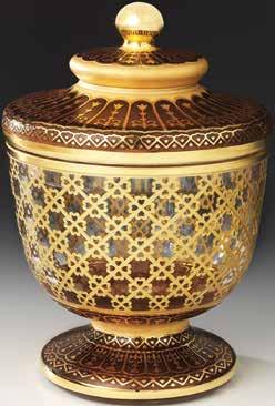 Hünkar Şekerlik / Sugar Bowl El imalatı camdan, altın yaldız dekorlu şekerlik. Handmade glass sugar bowl with gold gilding.