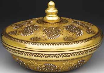Narlı Sahan / Sahan El imalatı camdan, altın yaldız dekorlu sahan. Handmade glass shallow metal dishes with gold gilding.