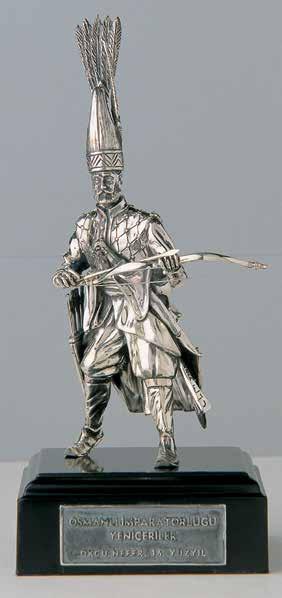Okçu Nefer 10590 Denizci 10580 Delil (Deli) Osmanlı ordusunda delil adı verilen birlik savaşlarda ordunun ön saflarında çarpışmaları, cesaretleri ve giyinme şekilleriyle halk arasında deli olarak