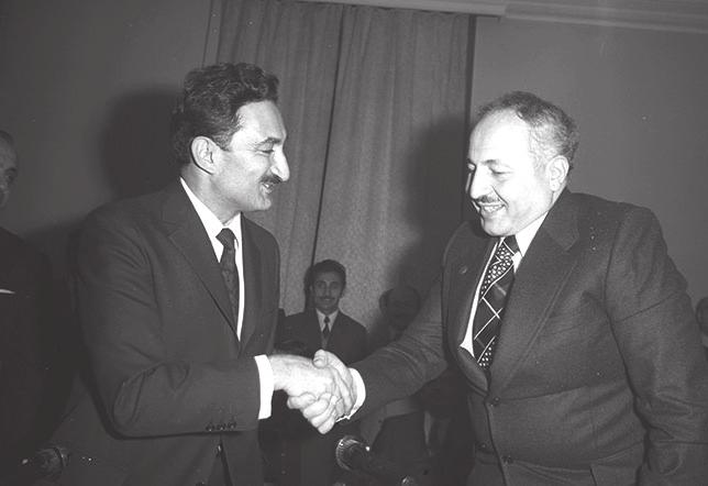 1963-1965 CHP-Bağımsızlar Koalisyonu Darbeci Cumhurbaşkanı Cemal Gürsel 3.kez hükümeti kurma görevini İnönü ye verdi. Partiler ile uzlaşamayan İnönü, Bağımsızların desteği ile hükümeti kurdu.