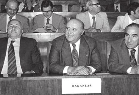 www.akgenclik.org.tr 17 em İstikrara Engel 1977-1978 1993-1995 II. Milliyetçi Cephe Hükümeti DYP-SHP Koalisyonu ll Ecevit in Azınlık Hükümeti 1 ay sürdü.