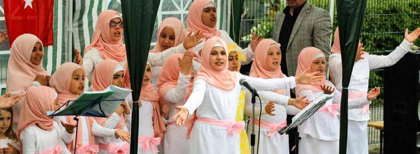 Minikler hünerlerini sergiledi Essen Hamm Pelkum DİTİB Fatih Camii nde geleneksel hale getirilen yıl sonu etkinlikleri yoğun bir katılımla gerçekleştirildi.