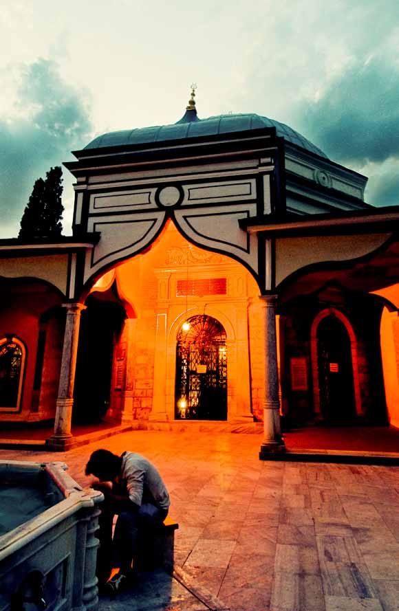 İnanç merkezleri Bursa, geçmişten günümüze dinlerin ve inançların birlikte yaşadığı bir barış ve hoşgörü kentidir.