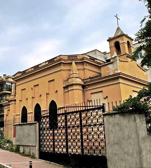 This synagogue is important for Jewish people because of its name. Geruş Synagogue is in Arap Şükrü Street and it is still open for the praying.