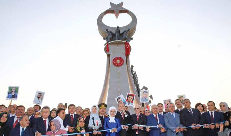 Kim olduğumuzu, nereden geldiğimizi, nereye gittiğimizi de biliyoruz.