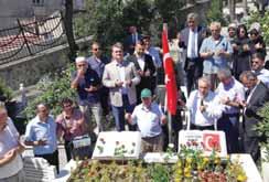 'Demokrasi ve Şehitler Fotoğraf Sergisi' ' Bahçelievler kamu binaları meydanında ziyarete açıldı.