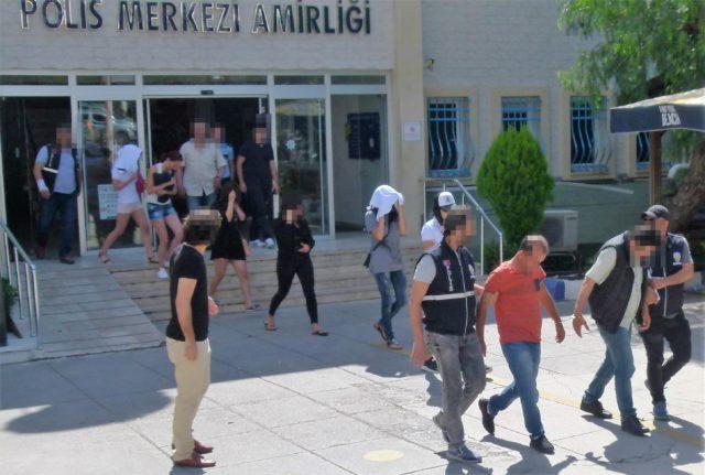 Kahraman Polis amcası vefat etti Sekin in İzmir Adliyesinde son kurşununa kadar teröristlerle çatışan ve şehit düşen Polis memuru Fetih Sekin in amcası Bodrum da vefat etti.