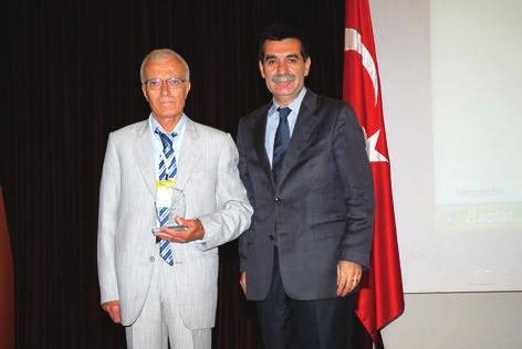 Konuşmaların ardından milli eğitime emeği geçen Prof. Dr. Battal Aslan a hizmetlerinden dolayı Vali Yardımcısı Mehmet Suphi Olcay tarafından bir plaket verildi.