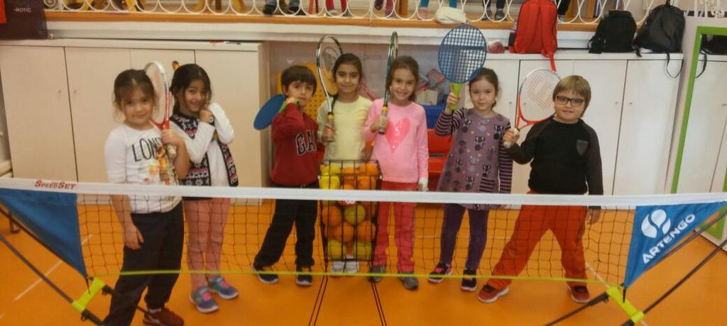 NEREDE VE NASIL? Mini tenis eğitimlerimiz mini tenis akademi merkezimizde, okul öncesi kurumlarda, okul bünyesinde, kışın kapalı mekanlarda, yazın ise kapalı veya açık mekanlarda yapılabilir.