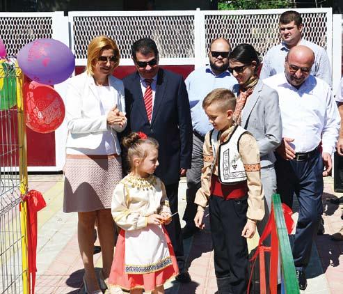 15 Temmuz Şehitlrini Anmak parkı n ofiţial açılışında pay aldılar Türkiye Kişinev Büükelçisi Mehmet Selim KARTAL, Kişinev TİKA kordinatorluk Ofisin kordinatoru Canan ALPASLAN, Gagauziya Başkanı İrina