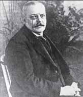 Alois Alzheimer Alzheimer hastalığının adı onu tanımlayan Alman Doktor Alois Alzheimer dan gelmektedir. Alzheimer, 1864-1915 yılları arasında yaşamıştır.