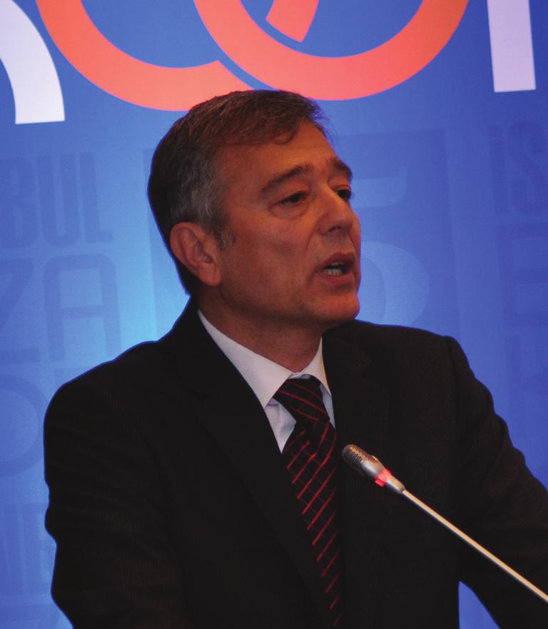 Olası Gelişmeler konulu panel başladı. Ali Akyıldız M.Sait Yücel Moderatörlüğünü İstanbul Eczacılar Kooperatifi Denetleme Kurulu Başkanı Ecz.