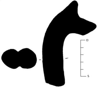 Hamur Yapısı: Đyi pişmiş, sert Tanım: Bir amphoraya ait kulp parçası gövdeden yukarı çıkarken keskin bir açıyla aşağıya
