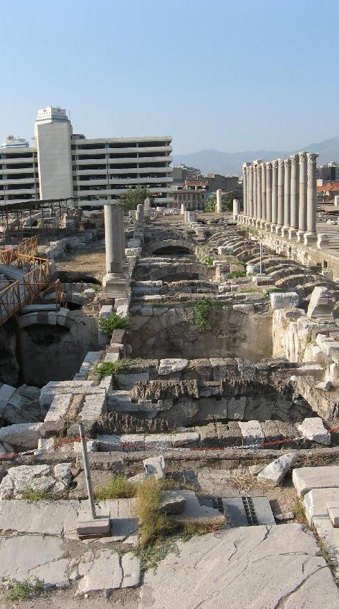 İZTO nun tarihe ve turizme sunduğu destekler artarak sürüyor. İZTO, ANTIK SMYRNA KENTI VE BAYRAKLI ÖREN YERINE SPONSOR OLDU.