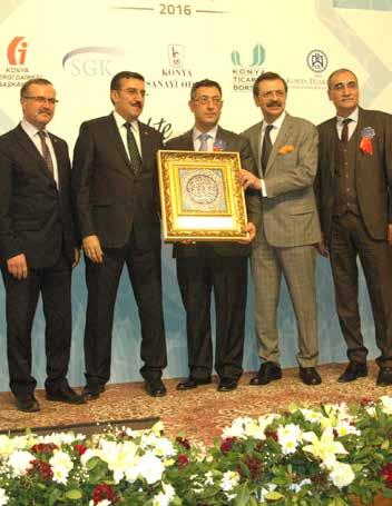 Konya'nın köklü firmalarından olan Kombassan, Konya Ekonomi Ödülleri'nde Gümrük ve Ticaret Bakanı Bülent Tüfenkci ve TOBB