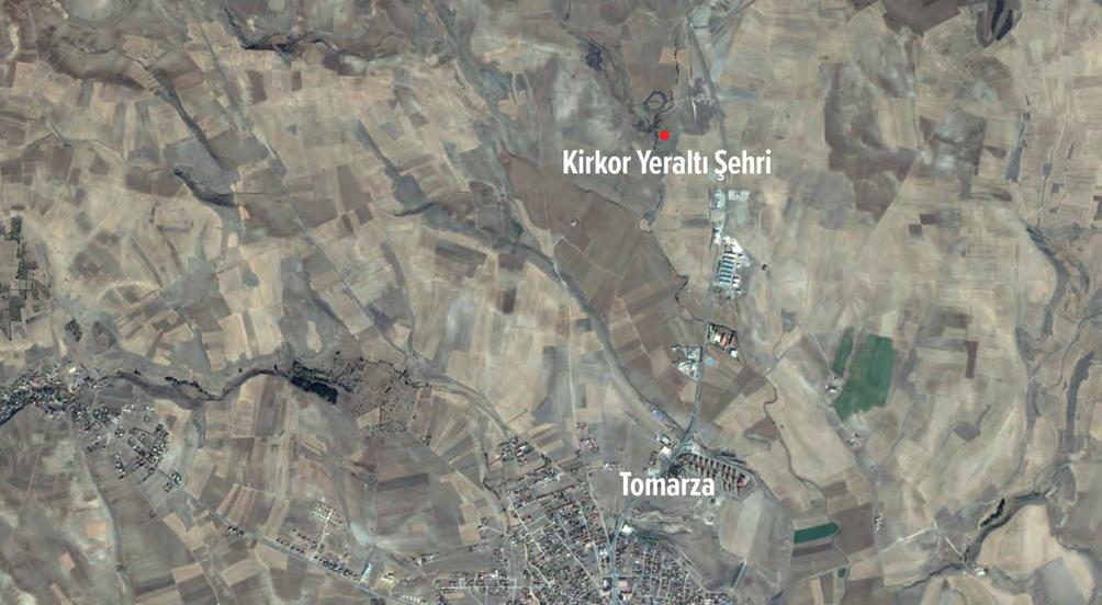 Üçüncü Ara Rapor Çalışmaları Kirkor Mevki Yeraltı Şehri 47 KIRKOR MEVKI YERALTI ŞEHRI Tomarza ilçesinin 5 km kuzeyinde ve anayolun hemen batısında büyük bir tepe bulunmaktadır.