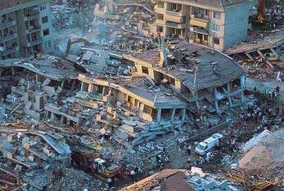 Çok kayıp verdik, hiç birinden ders almadık! Derste anlatılmayacak 27 Aralık 1939 Erzincan depremi, Richter: 7.9 Can kaybı: 33000 Yaralı:? 13 Mart 1992 Erzincan depremi, Richter: 6.