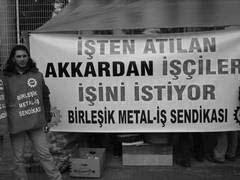 Akkardan işçilerinden basın açıklaması... Akkardan işçileri: Sendikalar bürokratlara değil işçilere aittir!