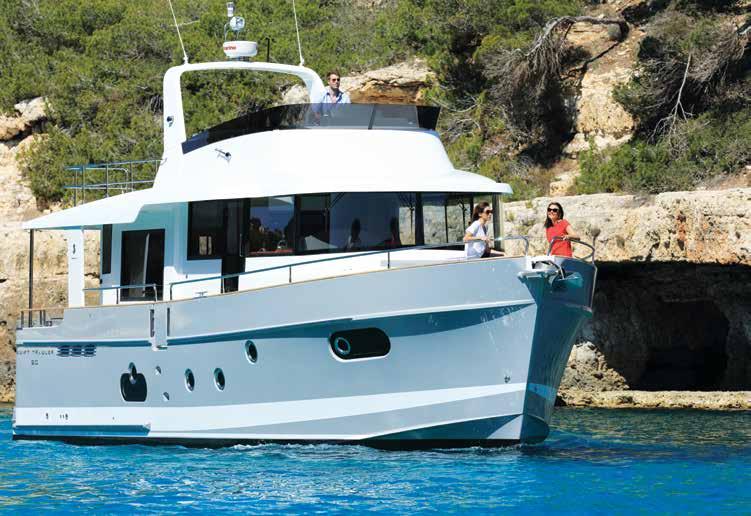 LOVE TRAVEL SWIFT TRAWLER 30 35 NEW 44 50 DÜNYA PRÖMIYERI: EYLÜL 2017 Swift Trawler 35 Salon Trawler serisinin en son üyesi olan Swift Trawler 35 açık denizler için tasarlanmış güvenli,