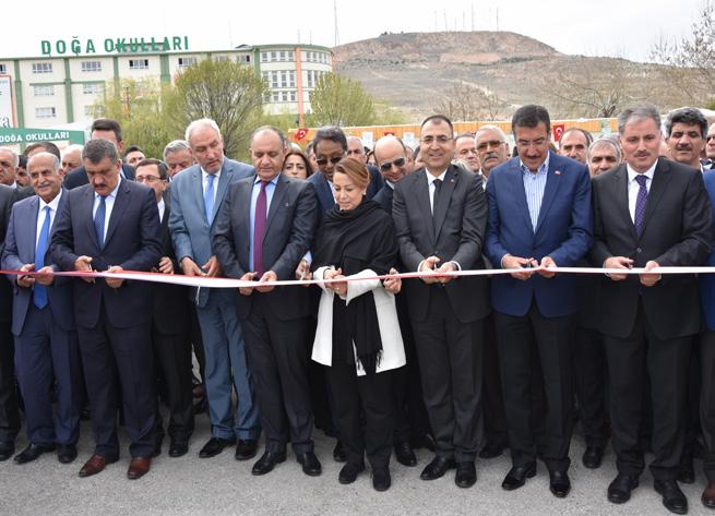 Başkan Baran hem kendilerini kabulünden hem de Malatya nın ve Türkiye nin sanayileşmesi noktasında vermiş olduğu katkılardan dolayı Başkan Erkoç a teşekkür etti.