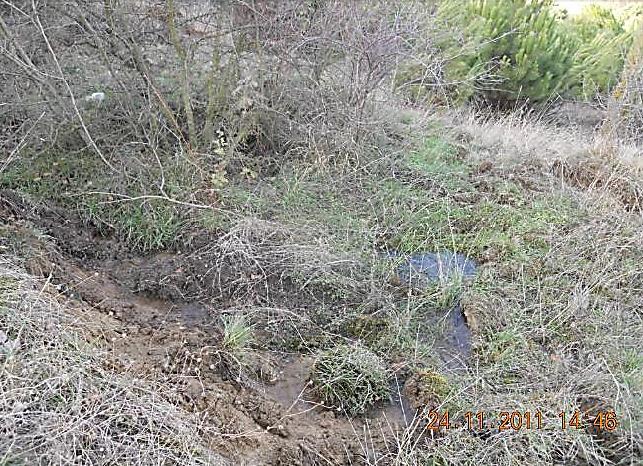 Şekil. eteğinde görülen göllenmelere örnek Şekil. Trafo alanında heyelan topoğrafya. LABORATUVAR DENEYLERİ (LABORATORY TESTS) Şekil. OSB alanında görülen su kaçağı.