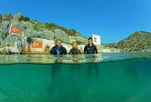 Adadan dolayı tüm bölge Kekova olarak adlandırılmaktadır. Adanın karşısında Kaleköy ve daha ilerisinde de Üçağız köyü bulunmaktadır.