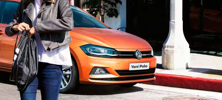Yeni Polo yenilenmiş tasarımıyla pürüzsüz bir silüete sahip ve dinamik bir duruş sergiliyor.