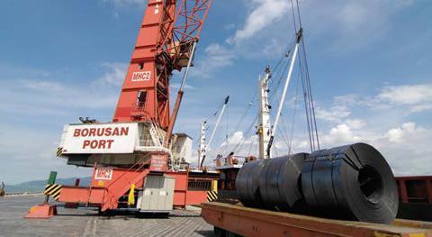 Feeder gemileri için de bölgedeki en geniş imkanlara sahip tesis olan Borusan Limanı nda 200 m ve üzerinde 5 ayrı yanaşma yeri alternatifi sunuyoruz.