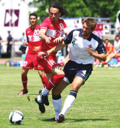 CENEVRE'DEKÝ FÝNALDE 13 UEFA YÖNETÝM KURULU ÜYESÝNDEN 7'SÝ FRANSA'YI, 6'SI TÜRKÝYE'YÝ SEÇÝNCE TARÝHÝNDE ÝLK DEFA AVRUPA FUTBOL ÞAMPÝYONASI'NA EV SAHÝPLÝÐÝ YAPMAK ÝSTEYEN TÜRKÝYE KIL PAYI ELENMÝÞ OLDU.