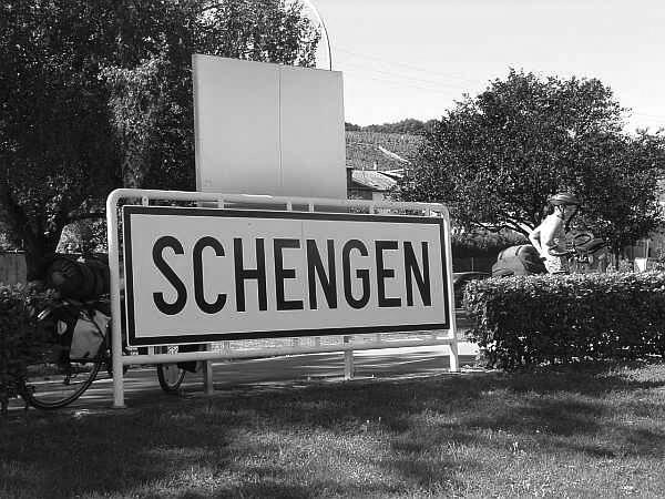 5 5 Schengen sorunu devam ediyor Dışişleri Bakanı Nikolay Mladenov, Bulgaristan ın Schengen alanına katılımı ile ilgili Finlanda ve Hollanda nın olumsuz tavrını eleştirdi.