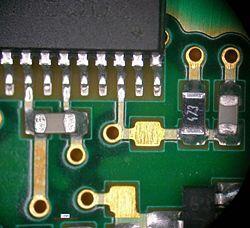 Yapılan İş: SMD ve PCB SMD Nedir? Elektronik devrelerin, yüzeye monte edilebilen komponentlerine SMD(Surface Mount Device) denir.