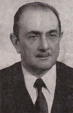 Abdullah Mâhir İZ (1895 1974) 28 Ocak 1895'te İstanbul'da doğdu. 09 Temmuz 1974'te vefat etti. 59 yıl öğretmenlik yaptı. Ömrünü hayırlı işleriyle geçirdi.