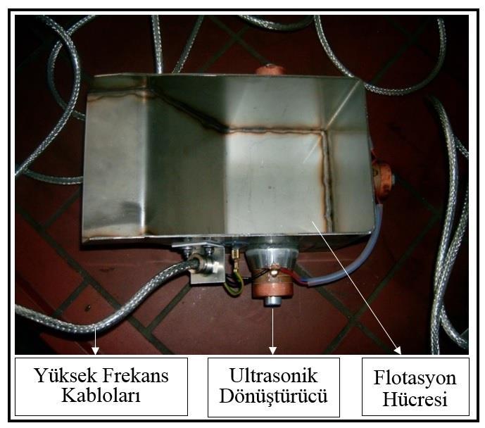 Özkan ve Kuyumcu (2007) çalışmalarında ise laboratuvar tipi bir flotasyon hücresine ultrasonik üreteçler monte ederek ultrason ile eş zamanlı flotasyon imkânı sağlamışlardır.