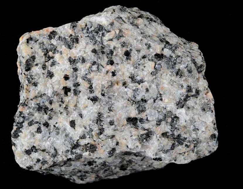 Granit ve granodiyorit bileşimi arasında kalan kayaçlar