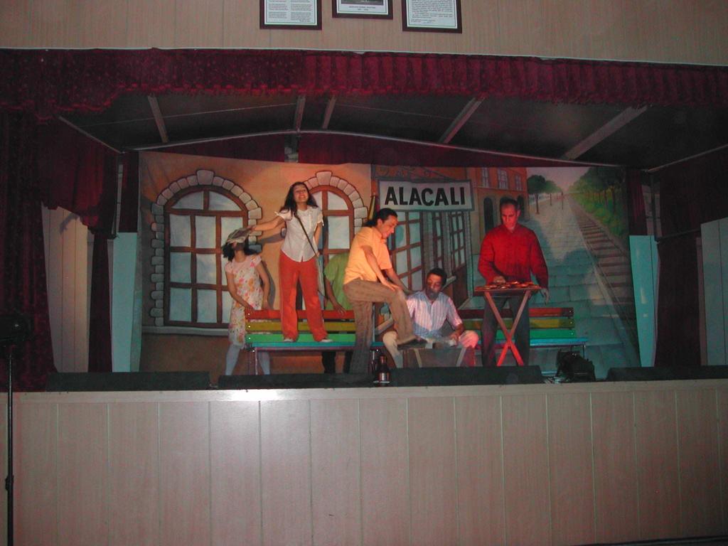 Tiyatro Gösterisi - 2007