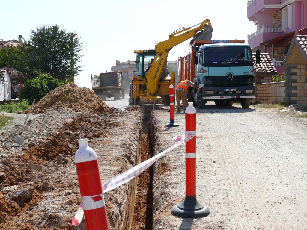 c) Teknik Hizmetler Fen Đşleri Müdürlüğü - Đlçemiz Yeni Pazar Alanı tamamlanıp eksiklikleri giderilerek,halkımızın hizmetine sunulmuştur.