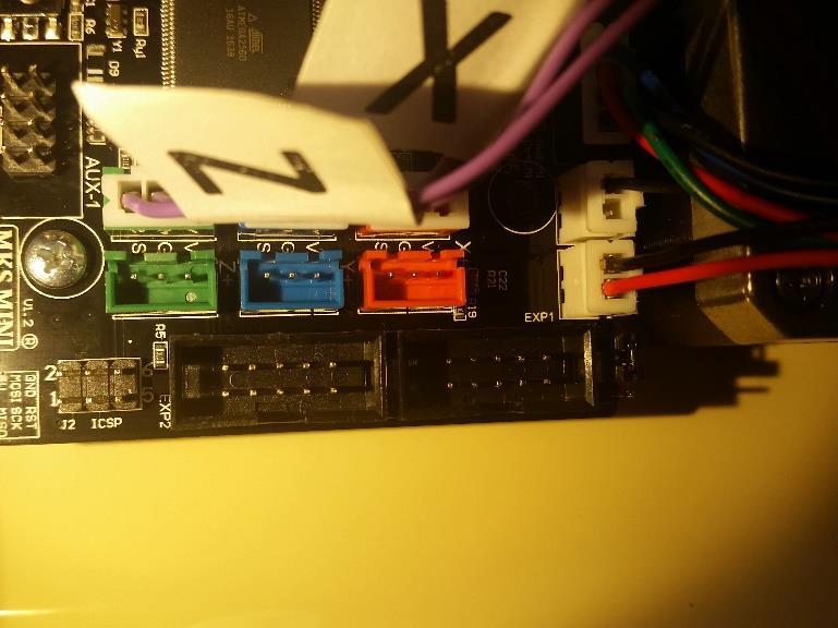 (3 pinli yeşil soketlerden USB girişi tarafında olanı), X eksen adım motor kablosunu kırmızı renkli 4 pinli sokete, Y eksen adım motor kablosunun